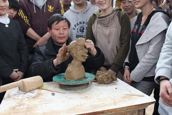 雷竞技举办非物质文化遗产走进校园系列活动